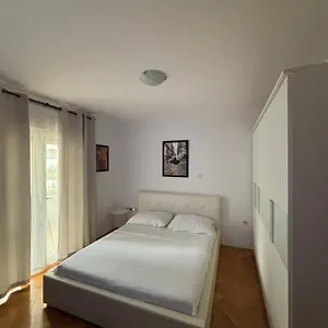 Mladeng Apartament